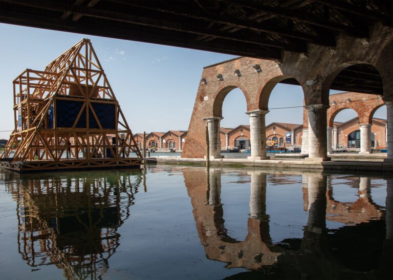 Kunlé Adeyemi docks Makoko Floating School at the Venice Biennale
