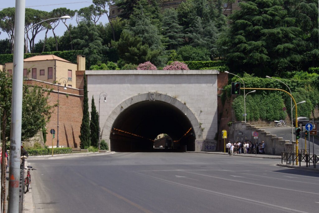 Galleria Pasa, Rome: Bazzani's Urban Tunnel (1938–1940)