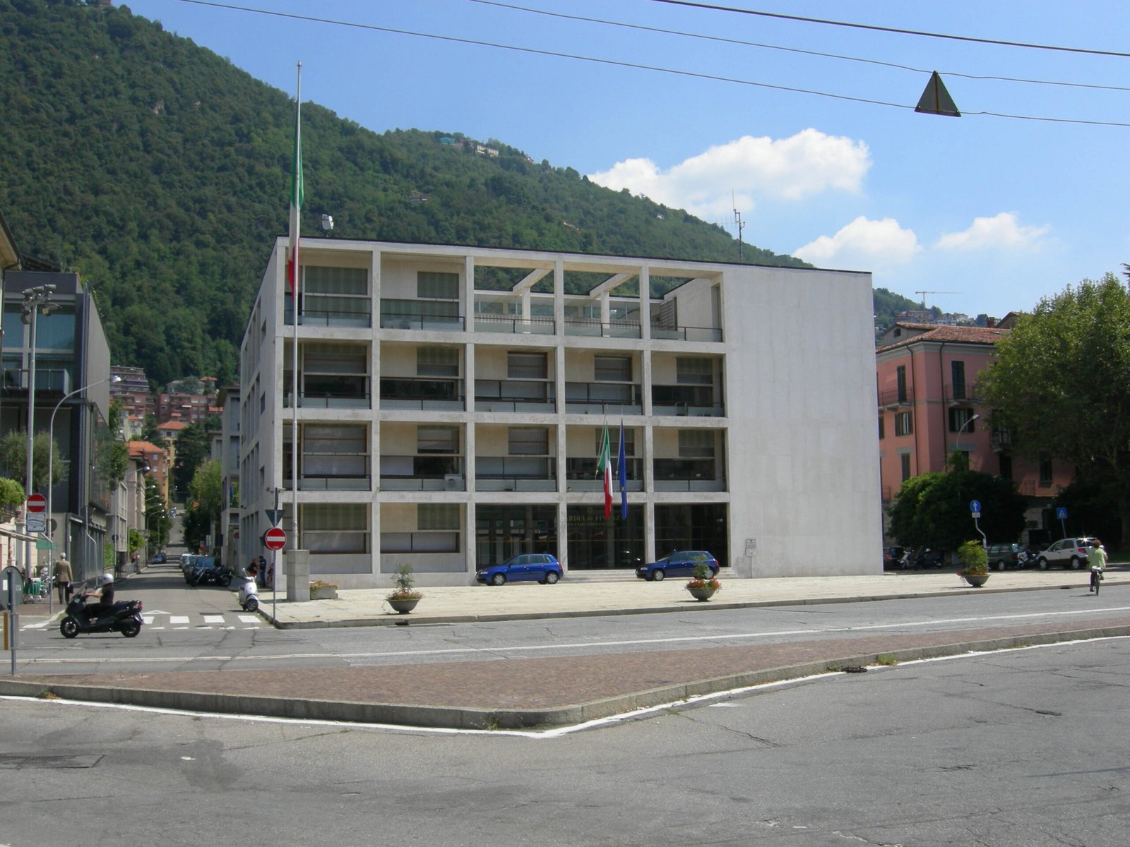The marble-clad facade of the Casa del Fascio in Como, with its open loggia of five spans facing Piazza del Popolo