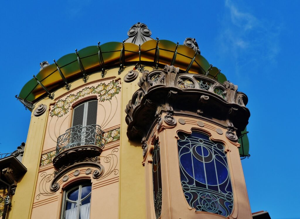 Casa Fenoglio bow-window detail