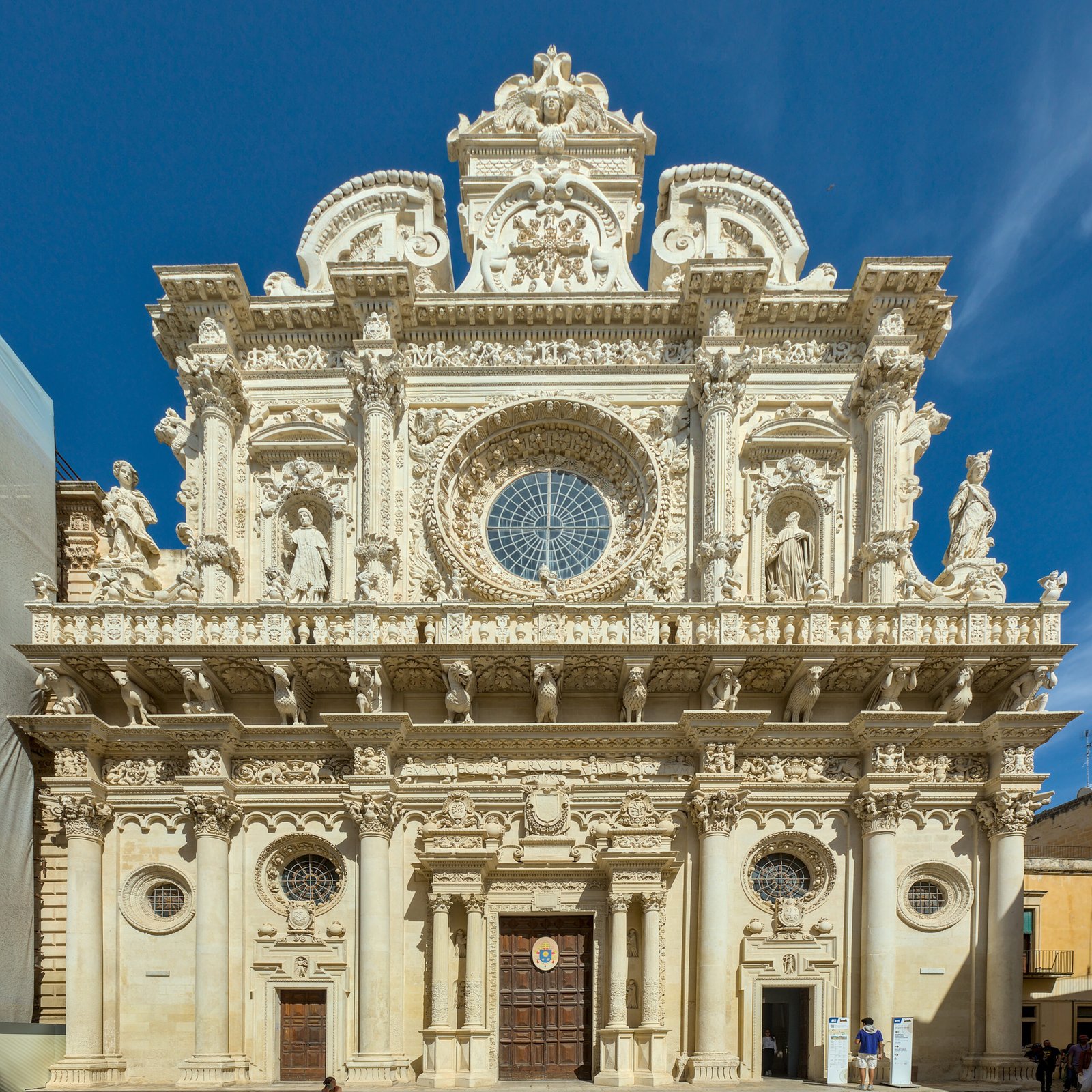 Basilica di Santa Croce, Lecce — carved pietra leccese facade with rose window