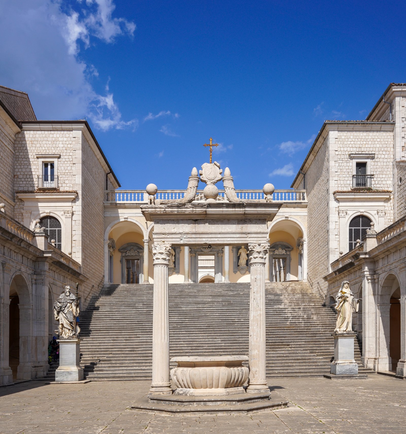 Cloister of Bramante at Monte Cassino, with arcaded loggias and central well