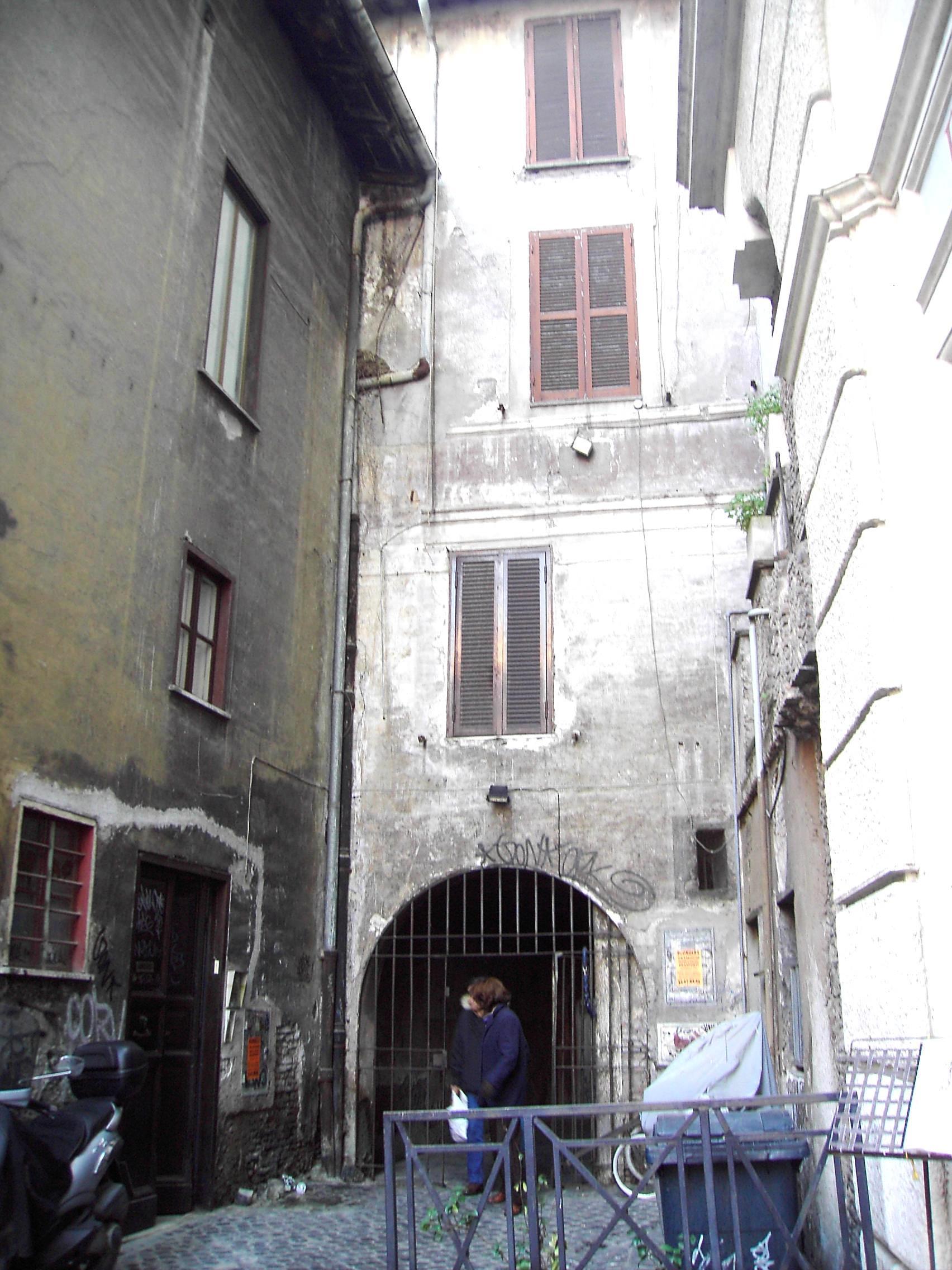 Entrance of the Passetto del Biscione from Piazza del Biscione in Rome