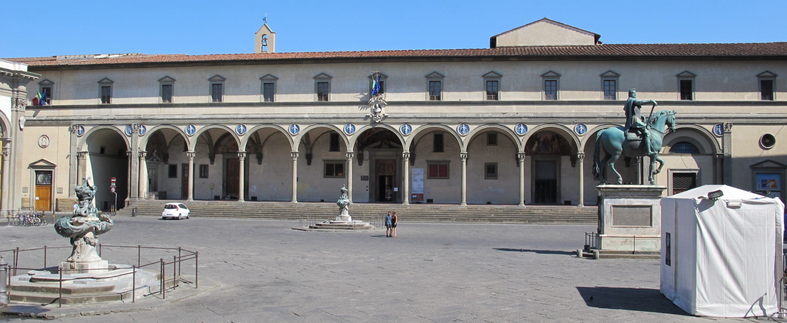 Facade of the Spedale degli Innocenti in Florence, showing Brunelleschi's nine-bay loggia