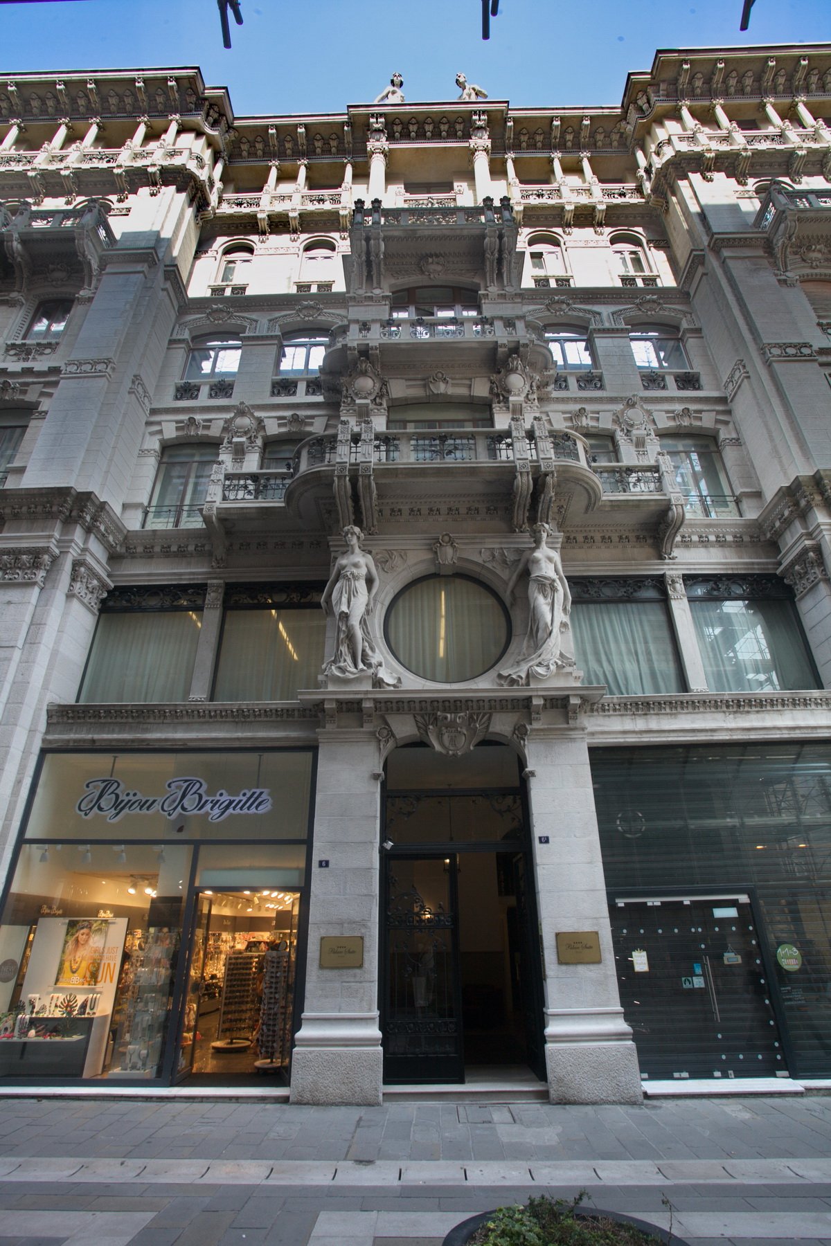 Casa Terni-Smolars facade, Via Dante Alighieri 6, Trieste, 1906 — Liberty architecture by Romeo Depaoli