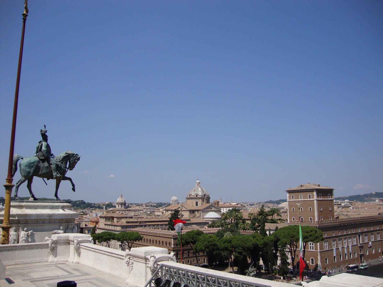 Twelve-metre bronze equestrian statue of King Victor Emmanuel II at the centre of the Vittoriano, cast on a monumental pedestal