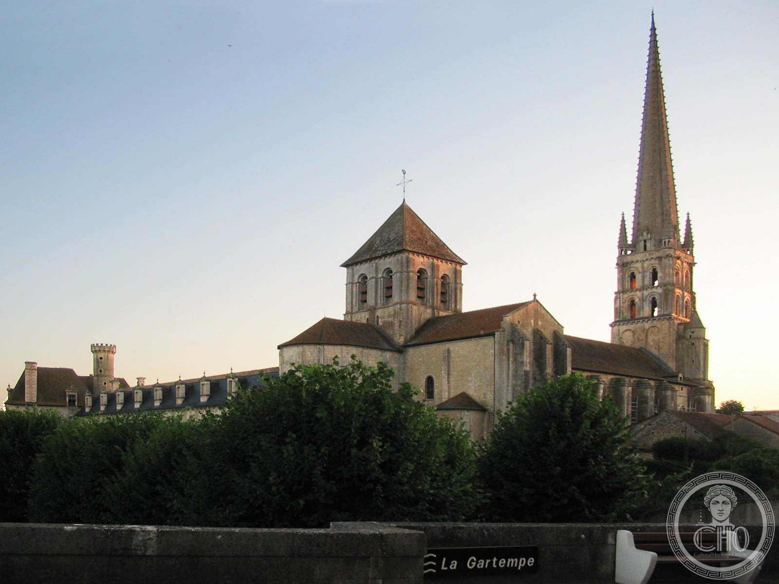 La navata dell'abbazia di Saint-Savin-sur-Gartempe con gli affreschi romanici