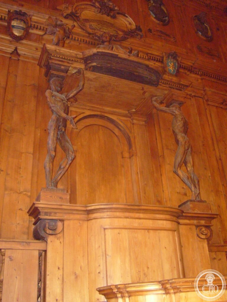Anatomical theatre (the teacher's chais with the statues of the "Spell