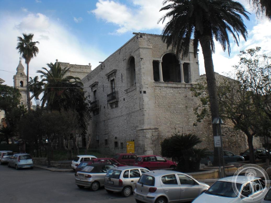 The castle of the Naselli d’Aragona — via Wikimedia Commons