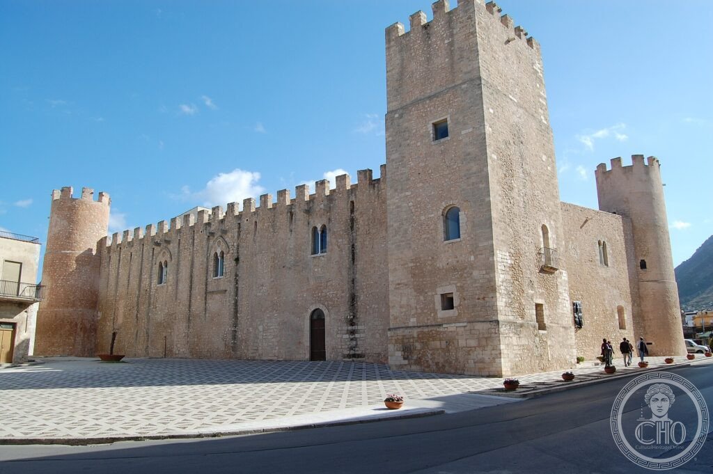 Castello dei Conti di Modica — via Wikimedia Commons