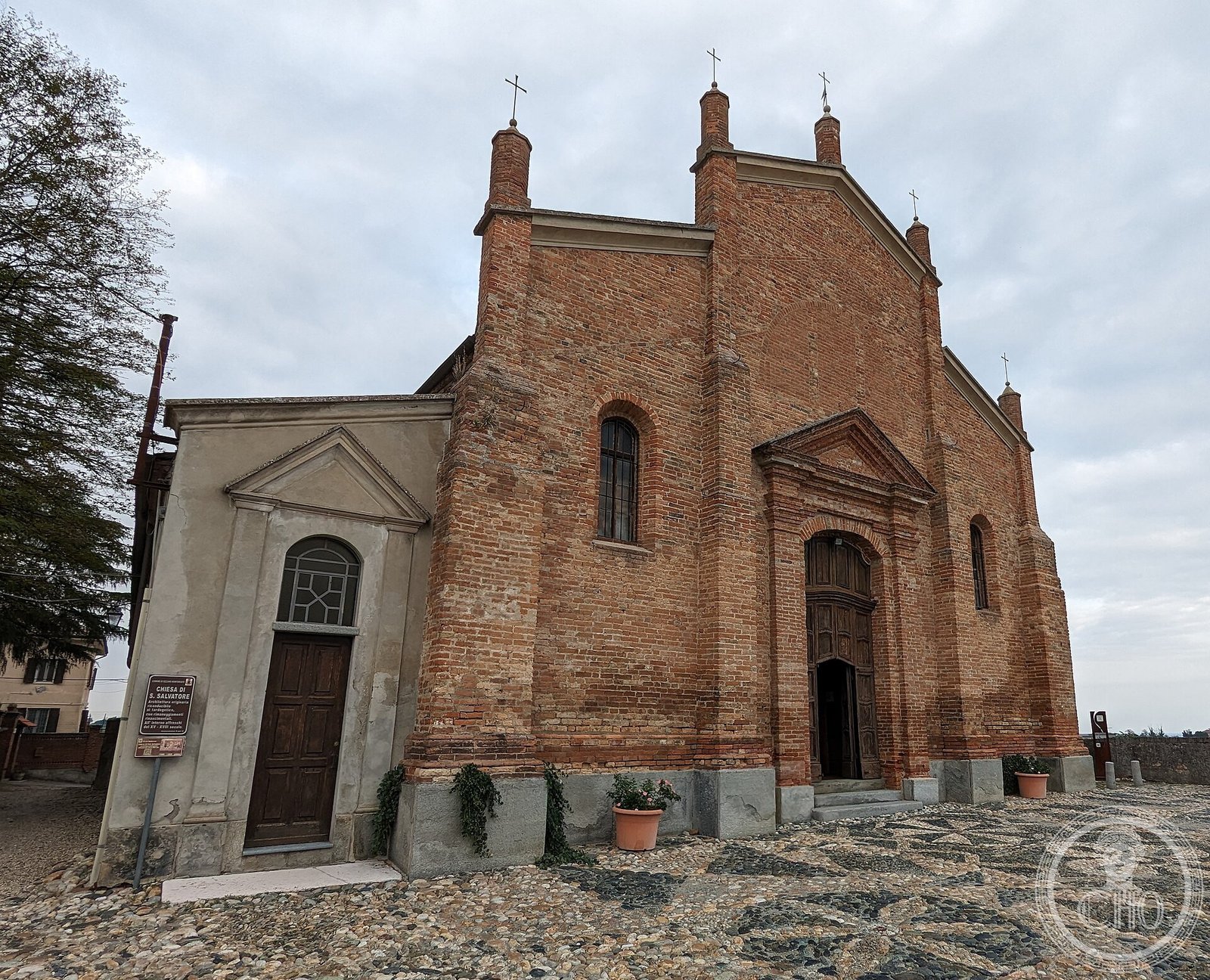 Ancient village of Ozzano Monferrato — via Wikimedia Commons