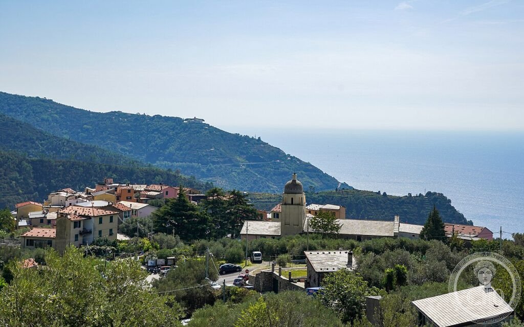 Cinque Terre Liguria Manarola Vernazza Monterosso terraced vineyards coastal villages Ligurian sea UNESCO 1997