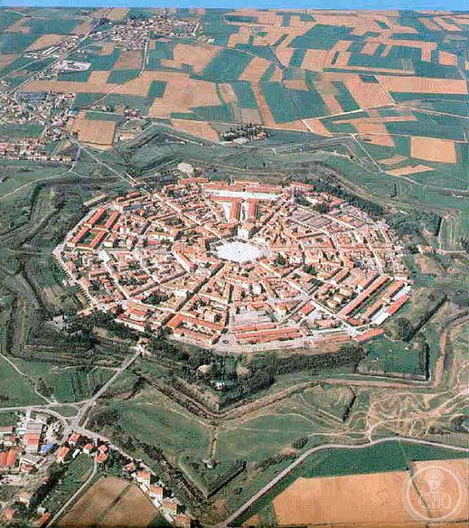 Copia da Commons del File:Palmanova aerea.jpg inserita da utente Mj6s in data 29