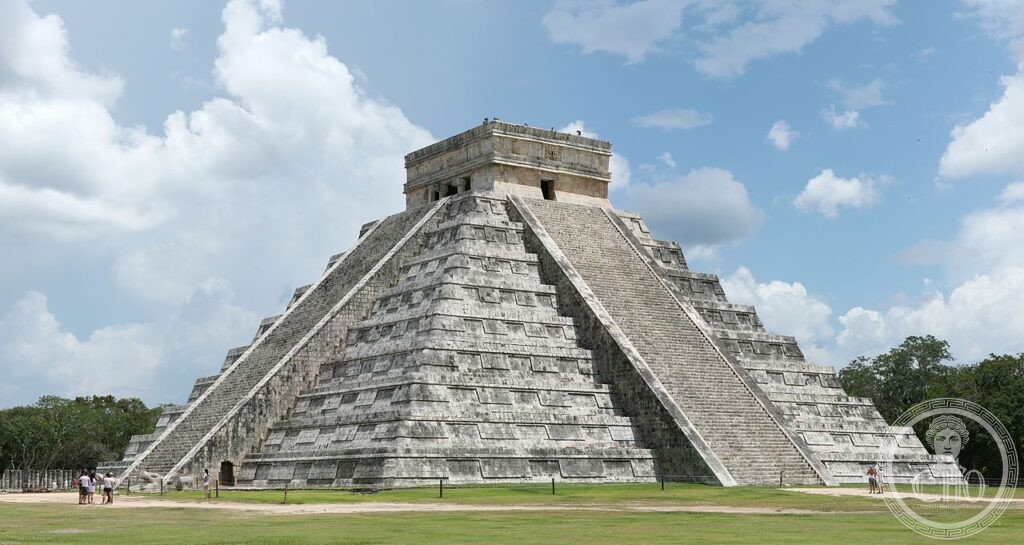 El Castillo pyramid Chichen Itza Yucatan Mexico Mayan temple equinox shadow UNESCO World Heritage