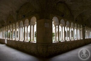 File:Abbazia sermoneta.jpg