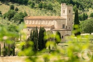 File:Abbey of Sant'Antimo near Montalcino, Tuscany, Italy.jpg