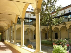 File:Badia fiesolana, chiostro rinascimentale 01.JPG