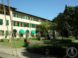 File:Badia fiesolana, convento.JPG