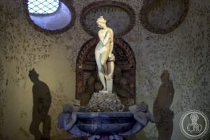 File:Bathing Venus statue in Buontalenti Grotto, Boboli Gardens, Florence.jpg