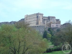 File:Bomarzo with Palazzo Orsini from W valley 3.jpg