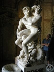 File:Grotta del buontalenti, Vincenzo de' Rossi, Paride che rapisce Elena 03.JPG