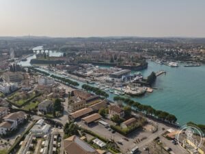 File:Italy - Peschiera del Garda.jpg