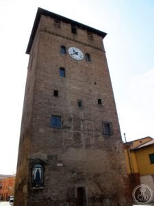 File:La torre con l'orologio - panoramio.jpg