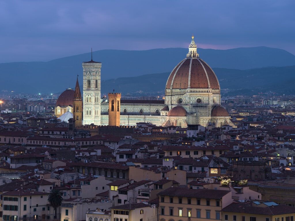 The cathedral and the dome at night, from Piazzale Michelangelo