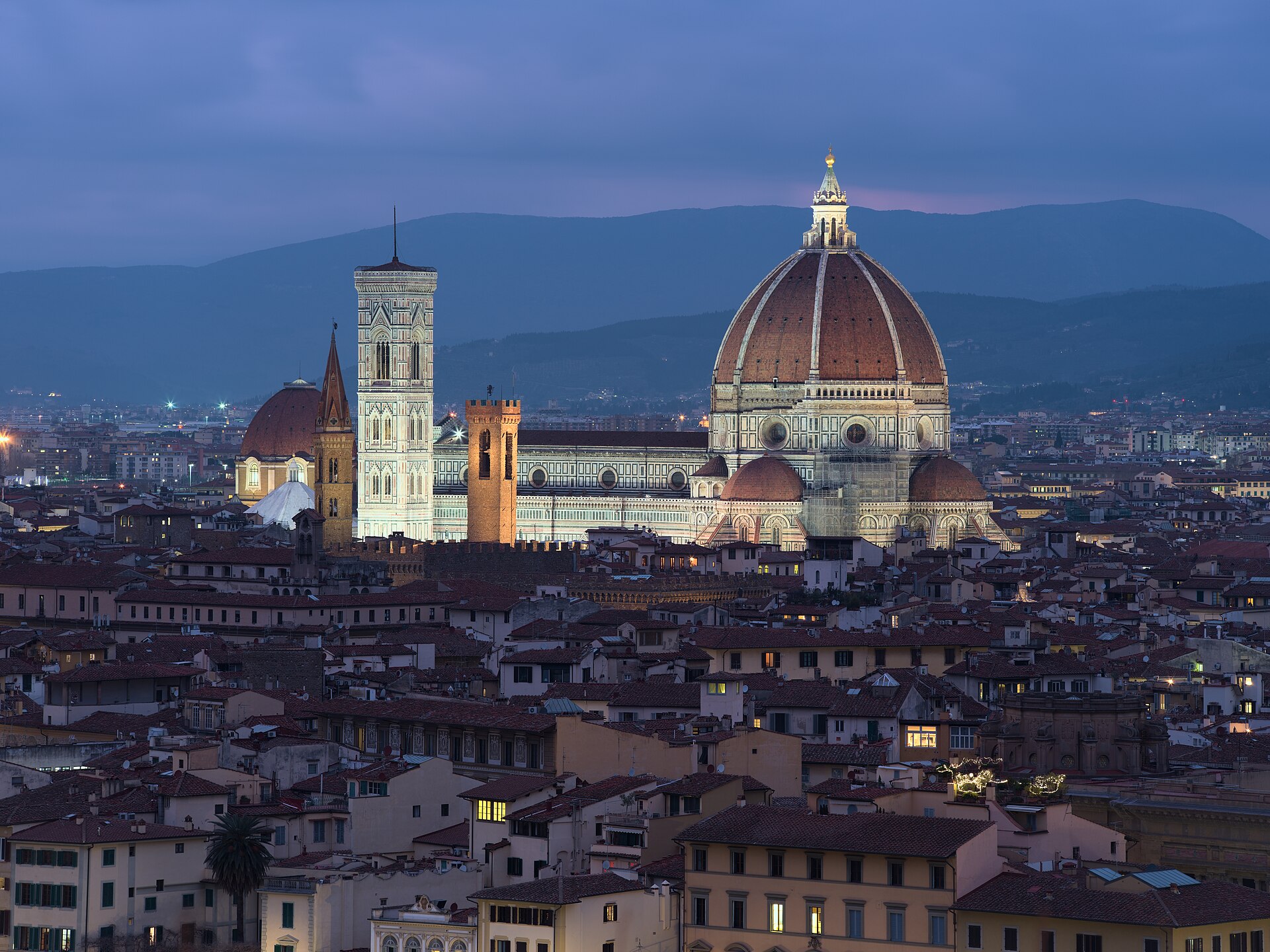 The cathedral and the dome at night, from Piazzale Michelangelo