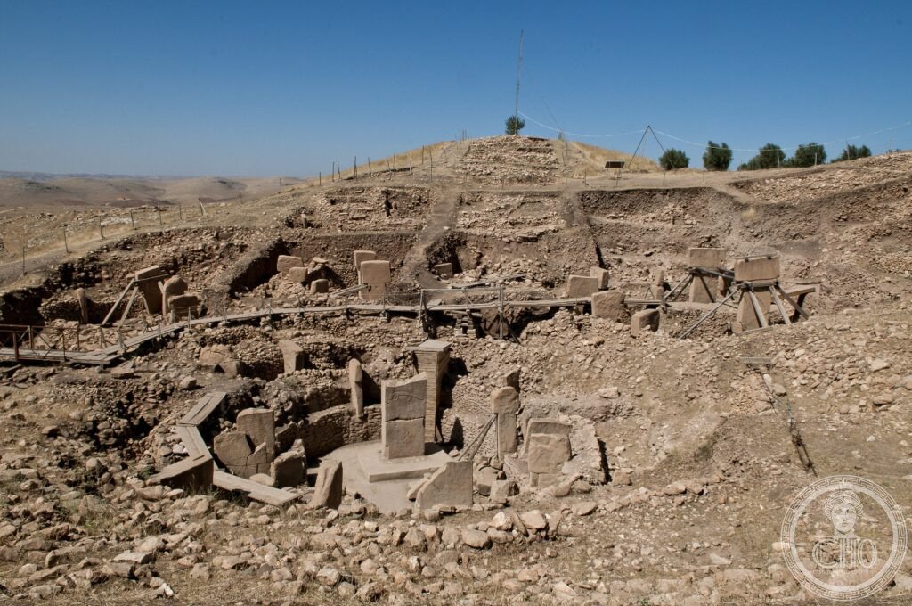 Göbekli Tepe Turkey oldest temple world Neolithic hunter-gatherers T-shaped pillars UNESCO World Heritage