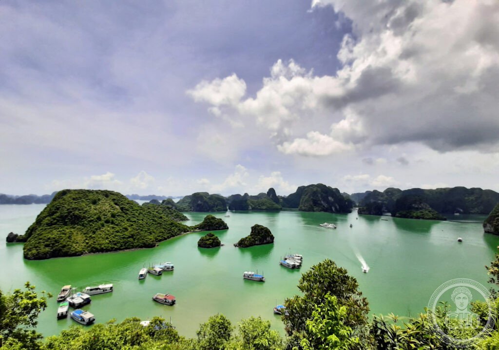 Ha Long Bay limestone karst islands Vietnam UNESCO World Heritage