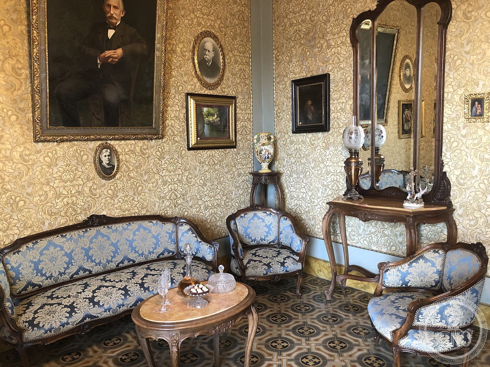 Castro Polara Grimaldi Palace — via Wikimedia Commons