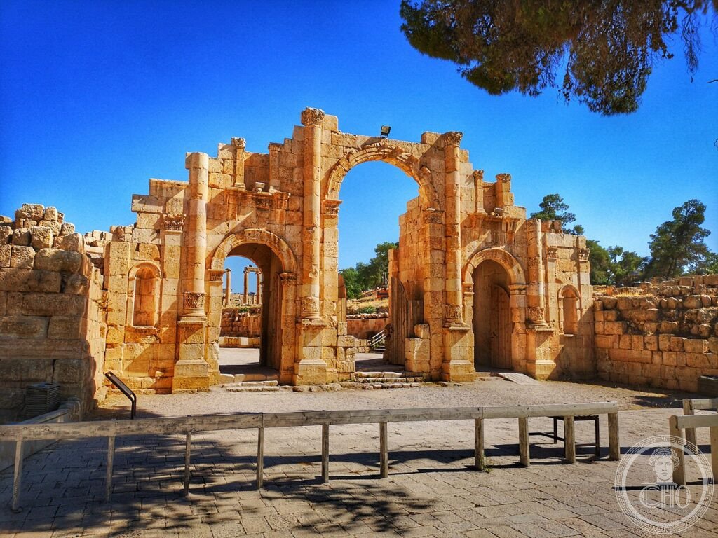 Jerash Roman ruins Jordan Oval Plaza Cardo Maximus colonnaded street Decapolis UNESCO
