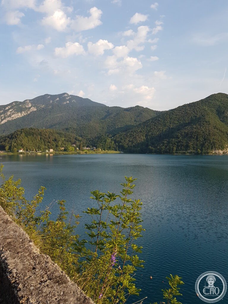Lago di Ledro visto dal Belvedere di Mezzolago (Ledro, TN)