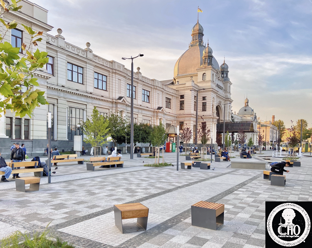 Lviv Holovnyi railway station, Art Nouveau facade with central dome, Pryvokzalna Square