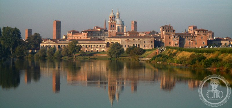 Mantova, profilo della città - vista dal lago Inferiore
