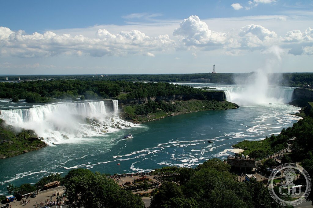 Niagara Falls Horseshoe Falls Canada USA border Niagara River waterfall mist