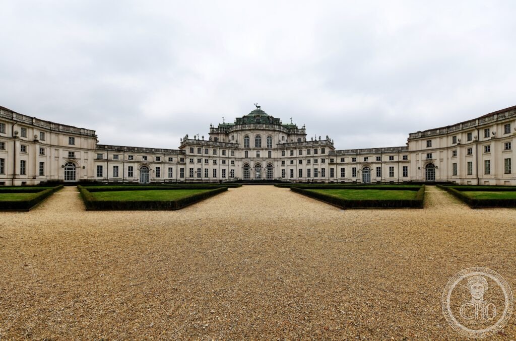 Palazzina di Caccia Stupinigi Juvarra 1729 Savoia Sala Centrale ovalare cervo bronzeo Piemonte UNESCO 1997