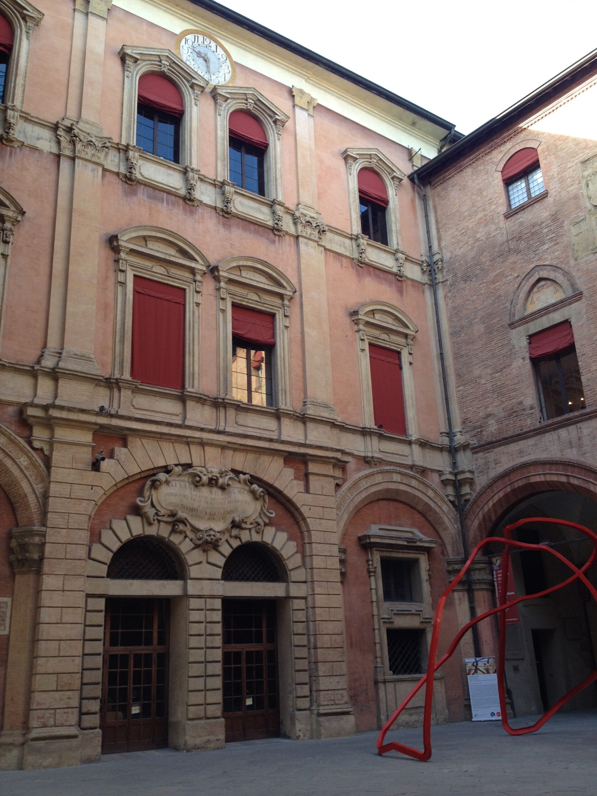 Palazzo d'Accursio, cortile, parte occidentale del lato sud