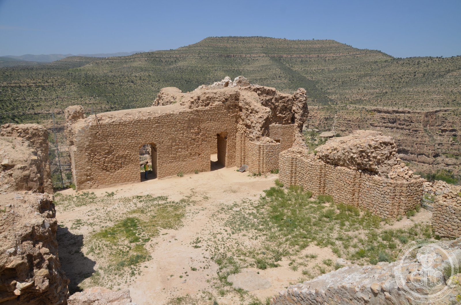 Qal'eh Dokhtar, the Sassanid palace-fortress built by Ardashir I in the 3rd century AD on a rocky promontory above Firuzabad, Fars Province, Iran — the founding monument of the Sassanid Empire