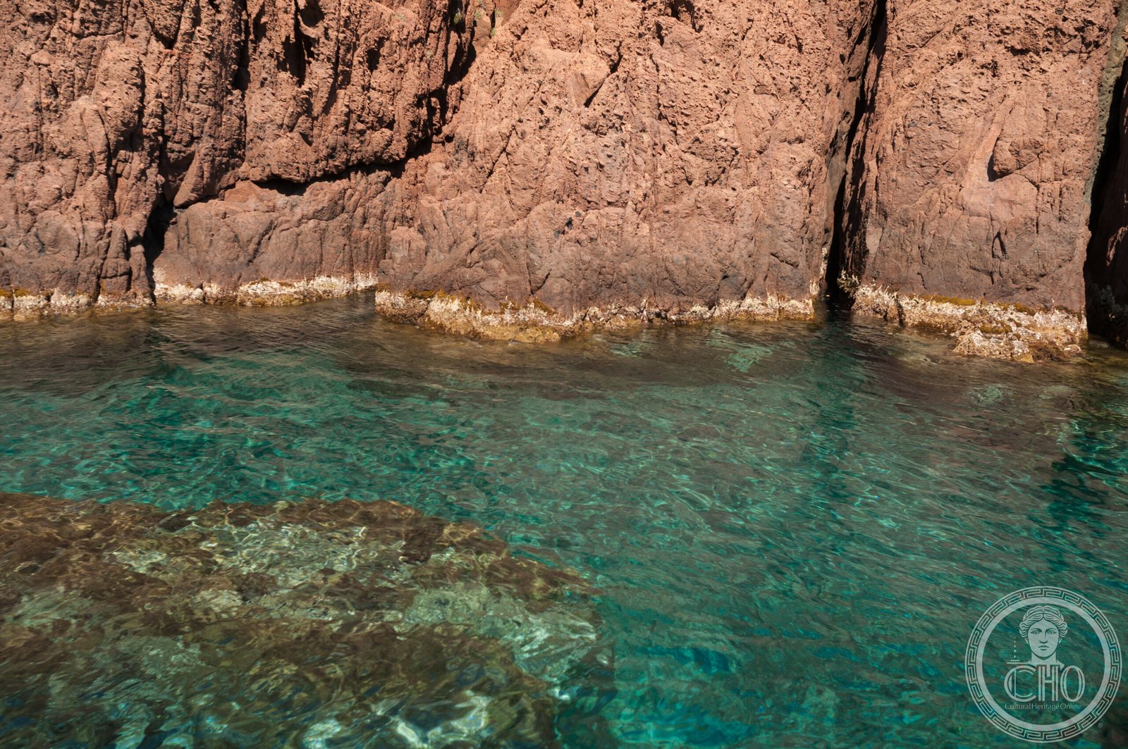 Le scogliere di porfido rosso della Riserva Naturale di Scandola, Corsica