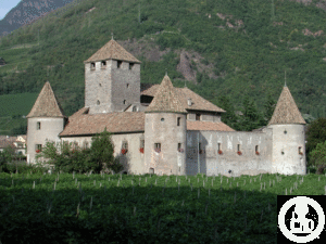 Mareccio Castle — via Wikimedia Commons