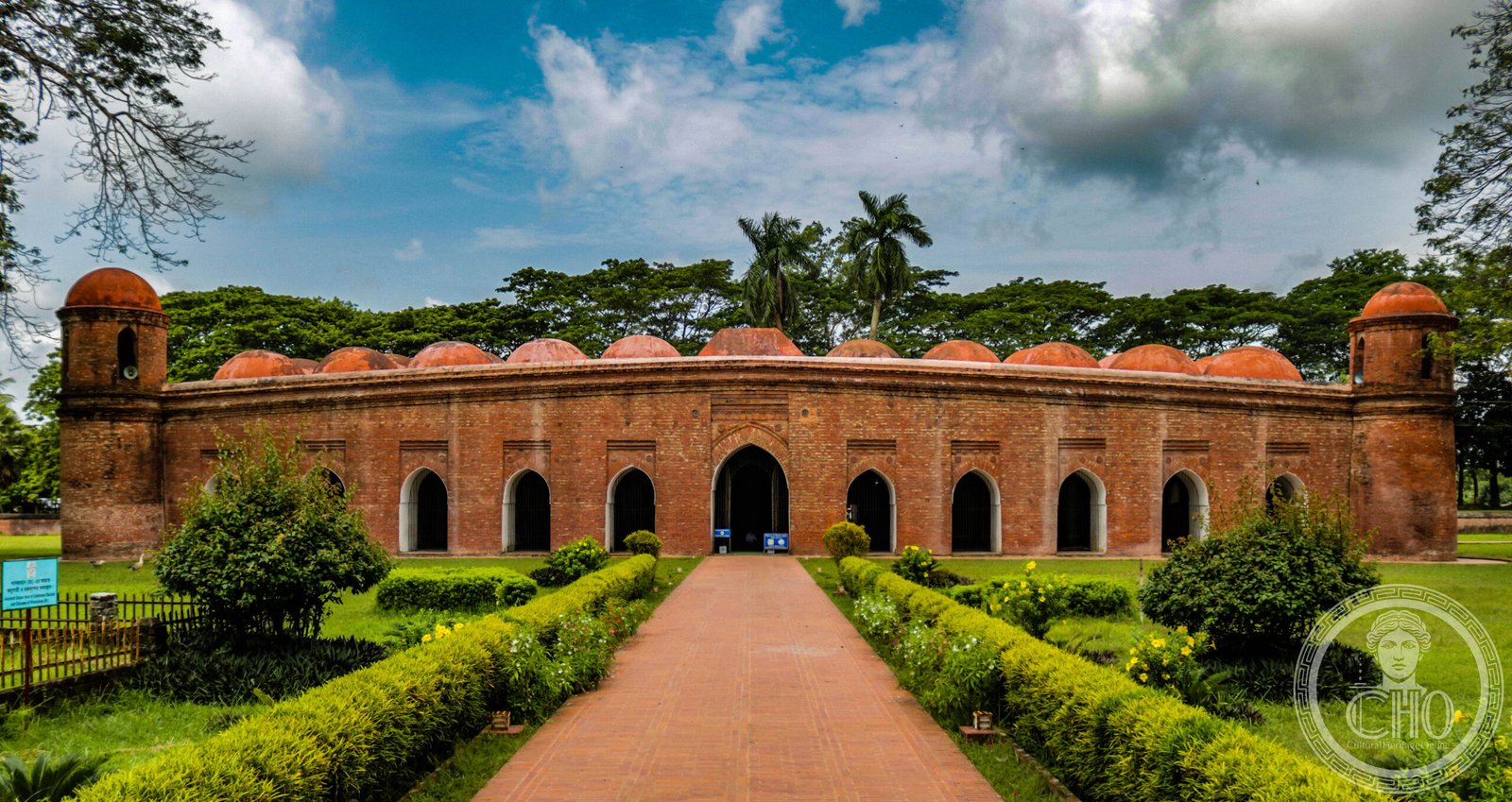 La Moschea delle Sessanta Cupole (Shat Gumbad Masjid) di Bagerhat, Bangladesh