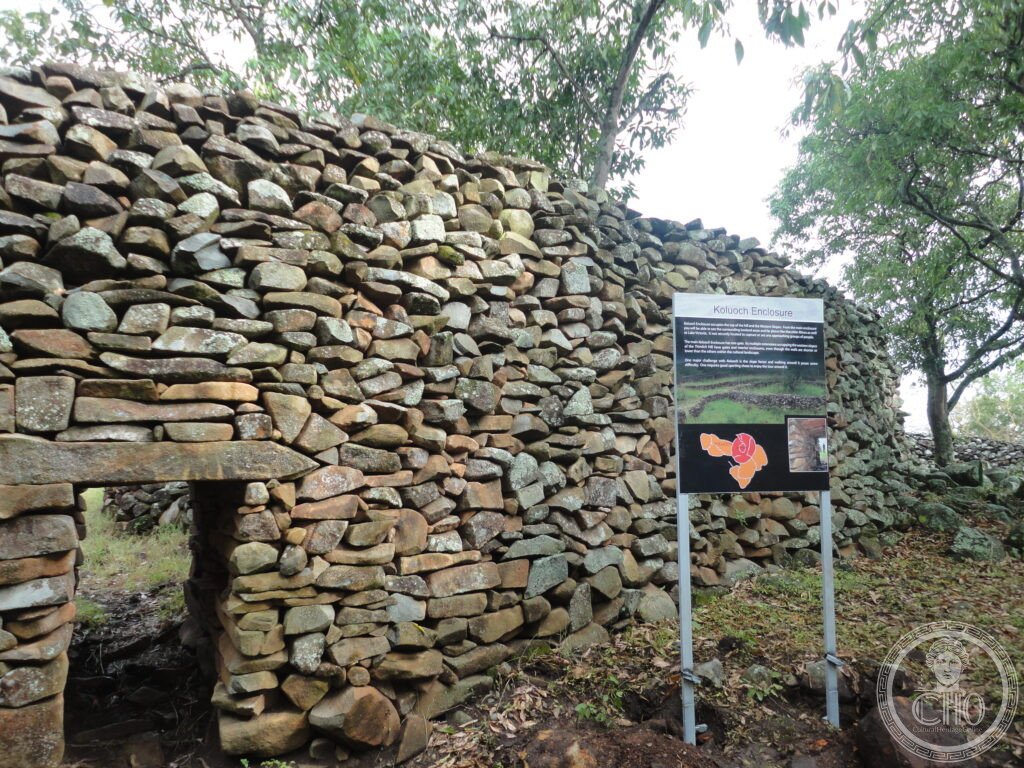 Thimlich Ohinga Kenya Luo stone enclosure dry-stone construction UNESCO World Heritage