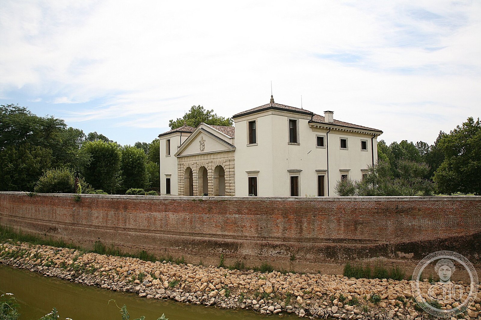 Villa Pisani Bonetti — via Wikimedia Commons