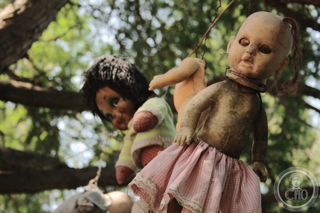 The Island of the Dolls – Cursed Island of Xochimilco — via Wikimedia Commons