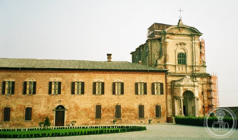 Abbazia di Lucedio, facciata romanico-cistercense in laterizio con portale e torre campanaria, Trino, Vercelli, Piemonte