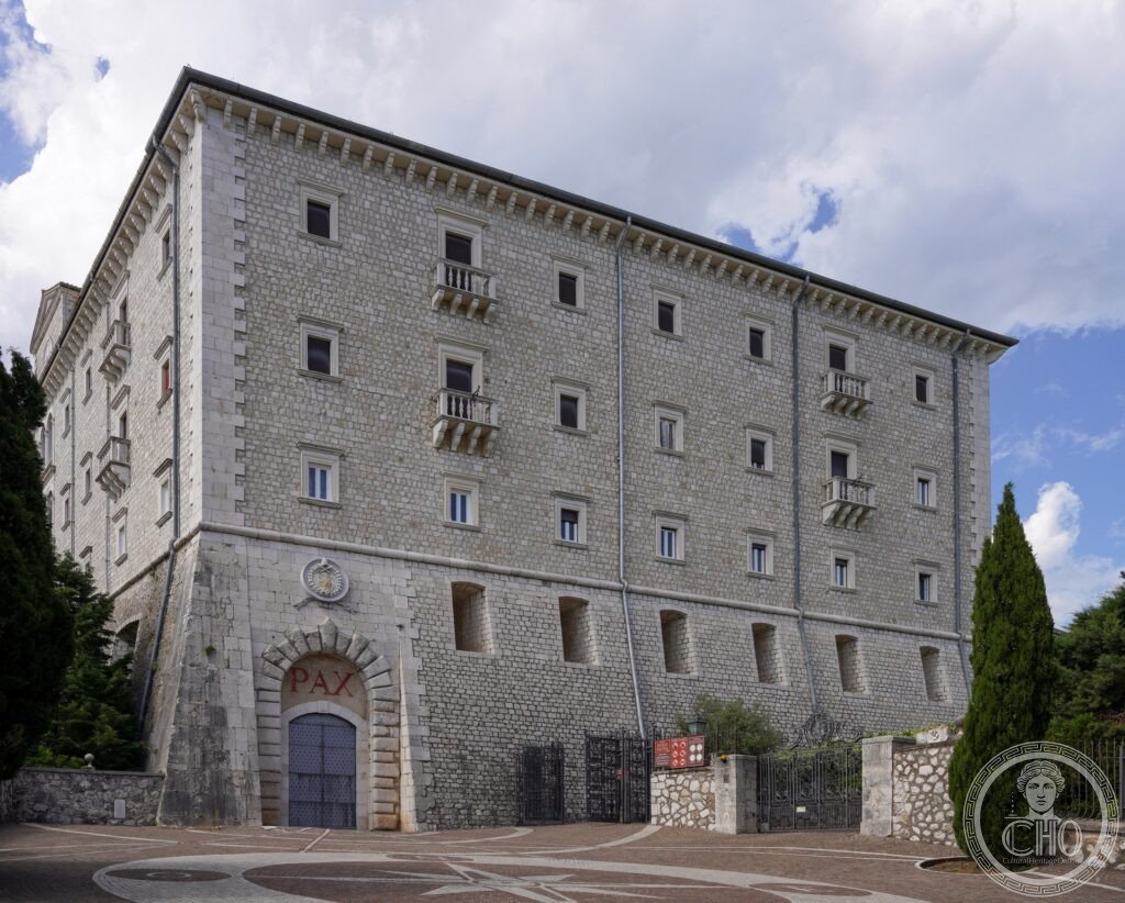 Abbazia di Montecassino, facciata barocca del monastero benedettino ricostruito sul Monte Cairo, Cassino, Lazio