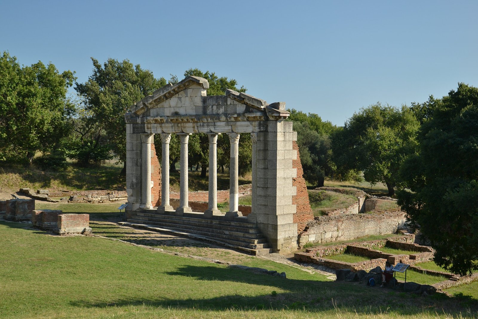 Monument of Agonothetes at Apollonia Albania