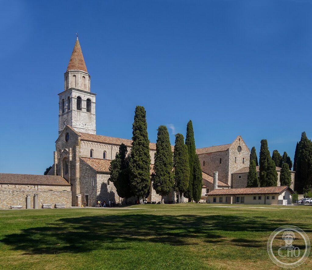 Aquileia Basilica Patriarcale esterno abside romanico-gotico XI sec campanile Friuli Venezia Giulia UNESCO 1998